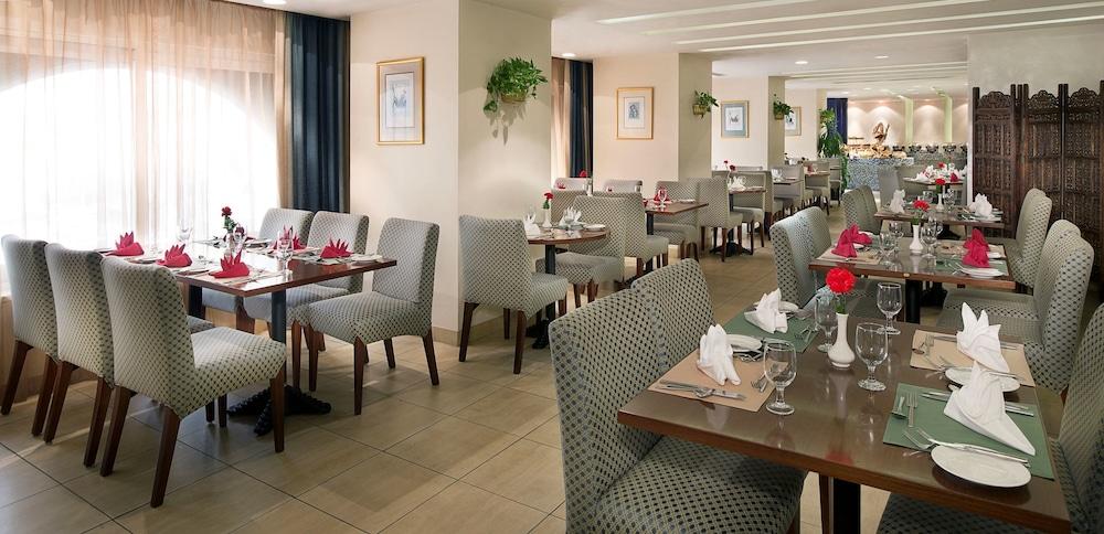 City Seasons Al Hamra Hotel Abu Dhabi Eksteriør billede