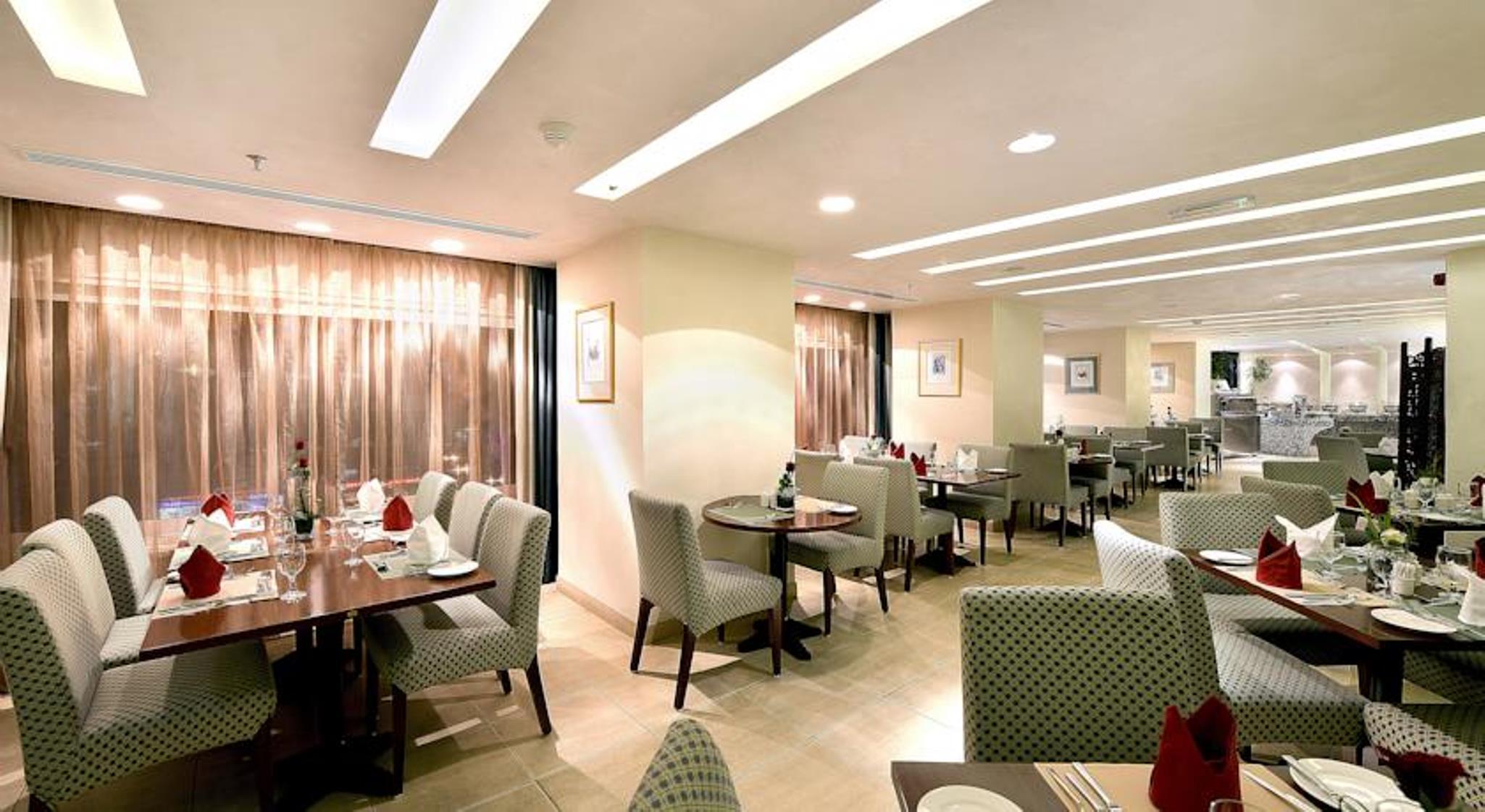 City Seasons Al Hamra Hotel Abu Dhabi Eksteriør billede