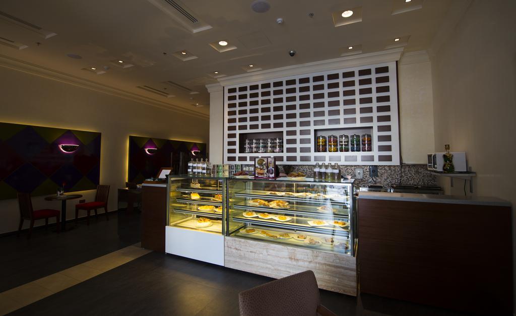City Seasons Al Hamra Hotel Abu Dhabi Eksteriør billede
